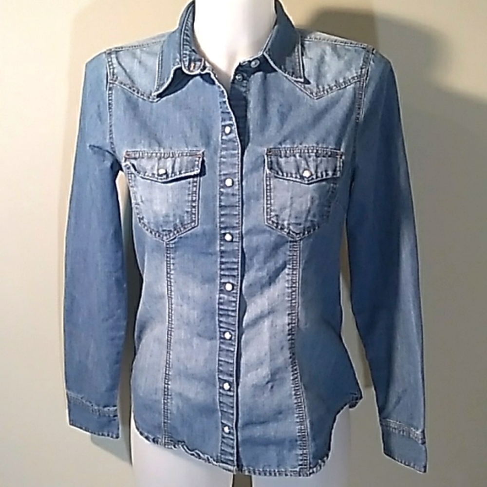 & denim Shirt Blouse, Western Style Pearl Snap Close.Perfect for Rodeo/Stampede